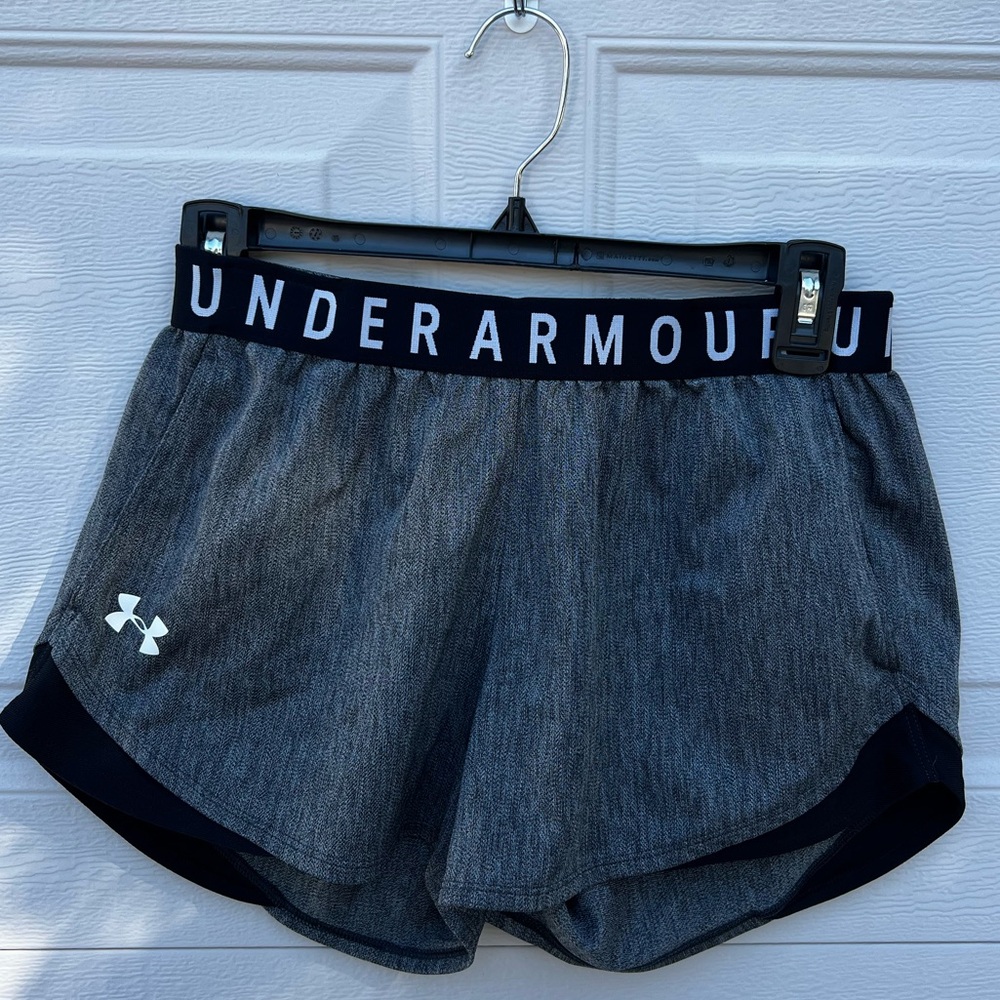 UNDER ARMOUR SHORTS🩶